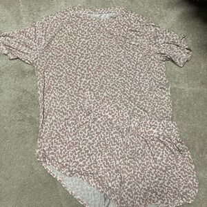 Stars above pocket tshirt/shorts pajama set medium pink leopard